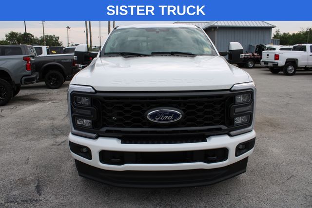 2023 Ford F-250 Lariat FX4 photo 2