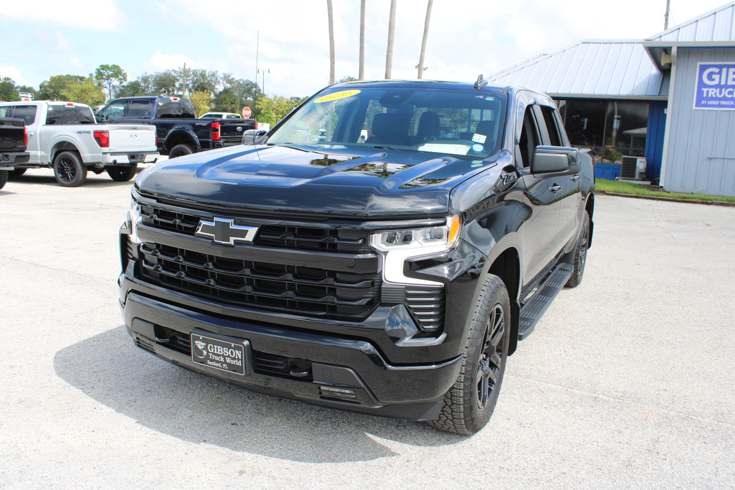 2024 Chevrolet Silverado 1500 RST Z71 photo 2