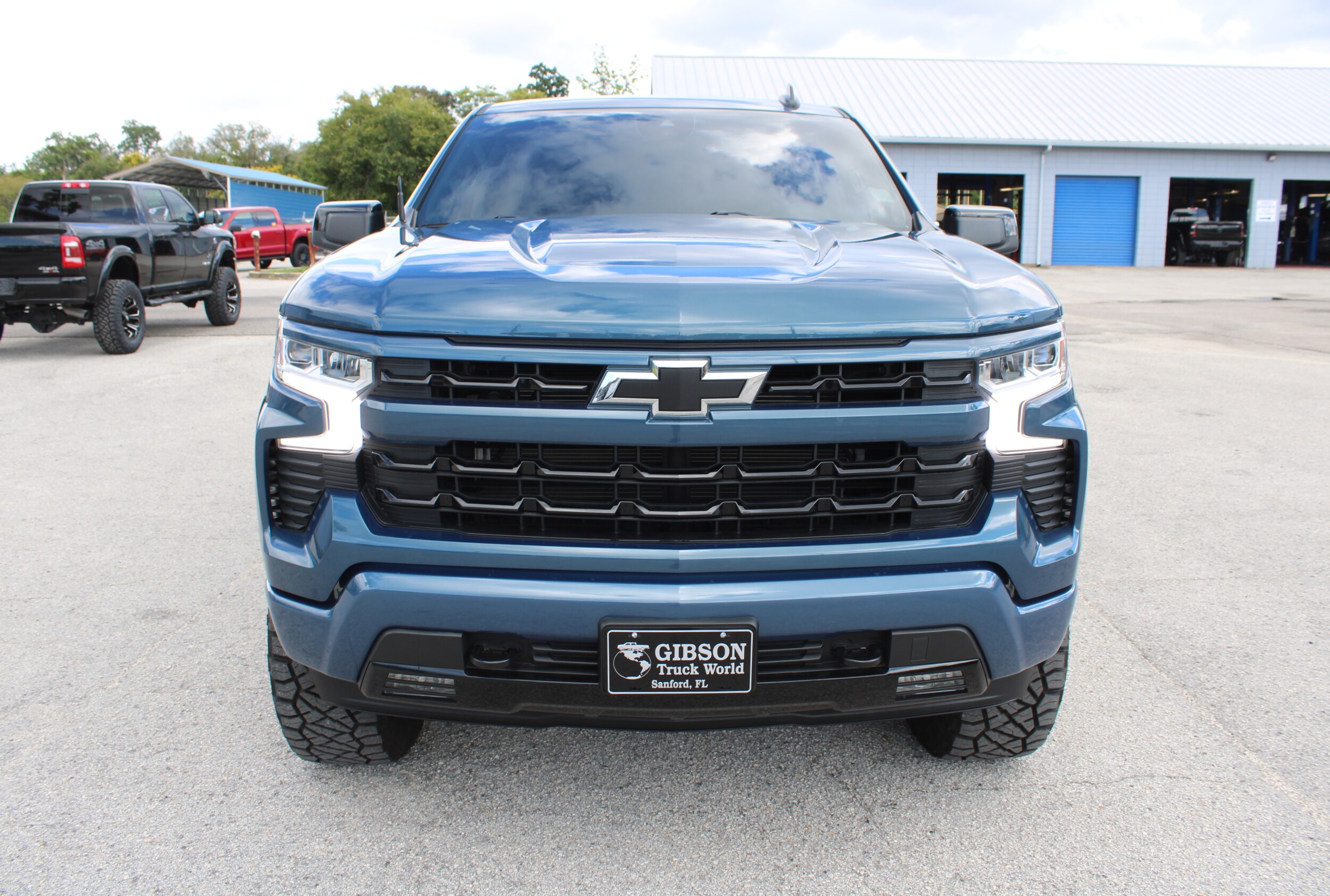 2024 Chevrolet Silverado 1500 RST Z71 photo 2