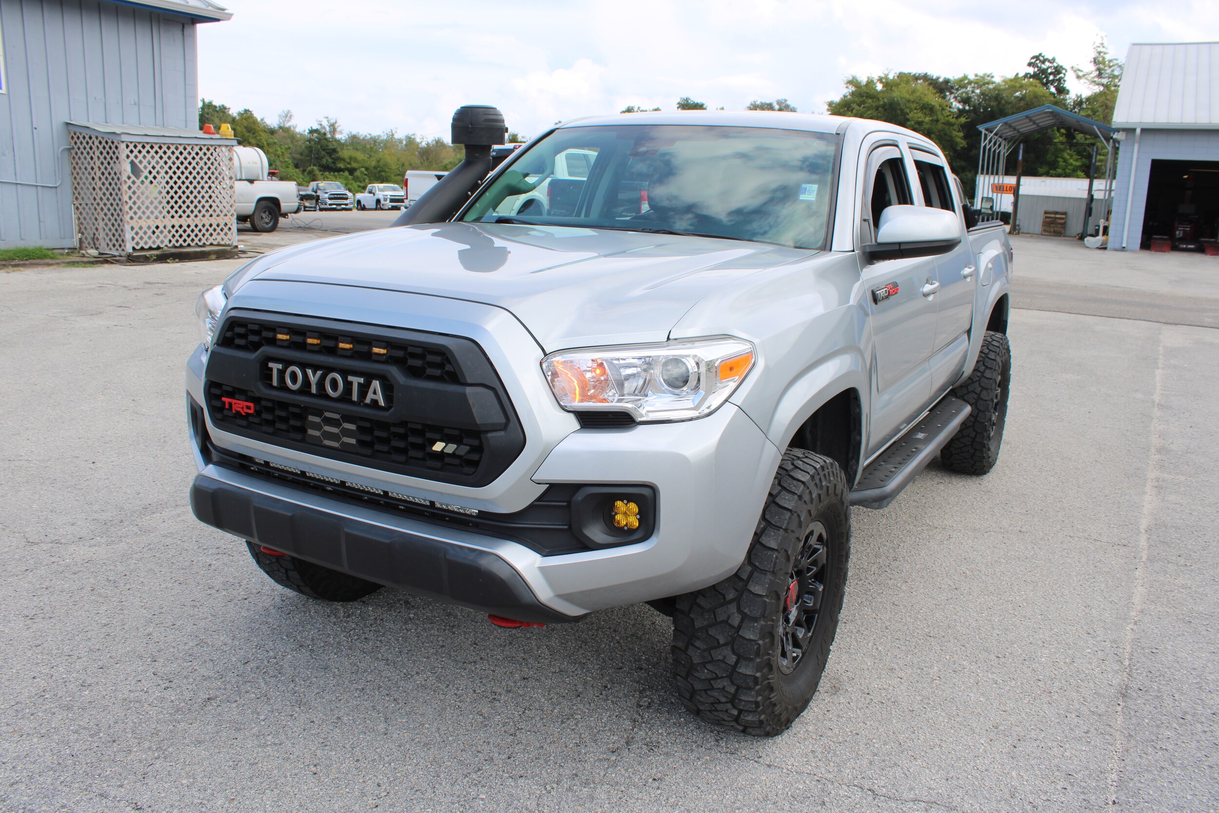 2022 Toyota Tacoma SR5 4x4 photo 3
