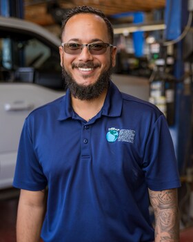 Staff member Nelson Mateo from 047f3d1e1a33