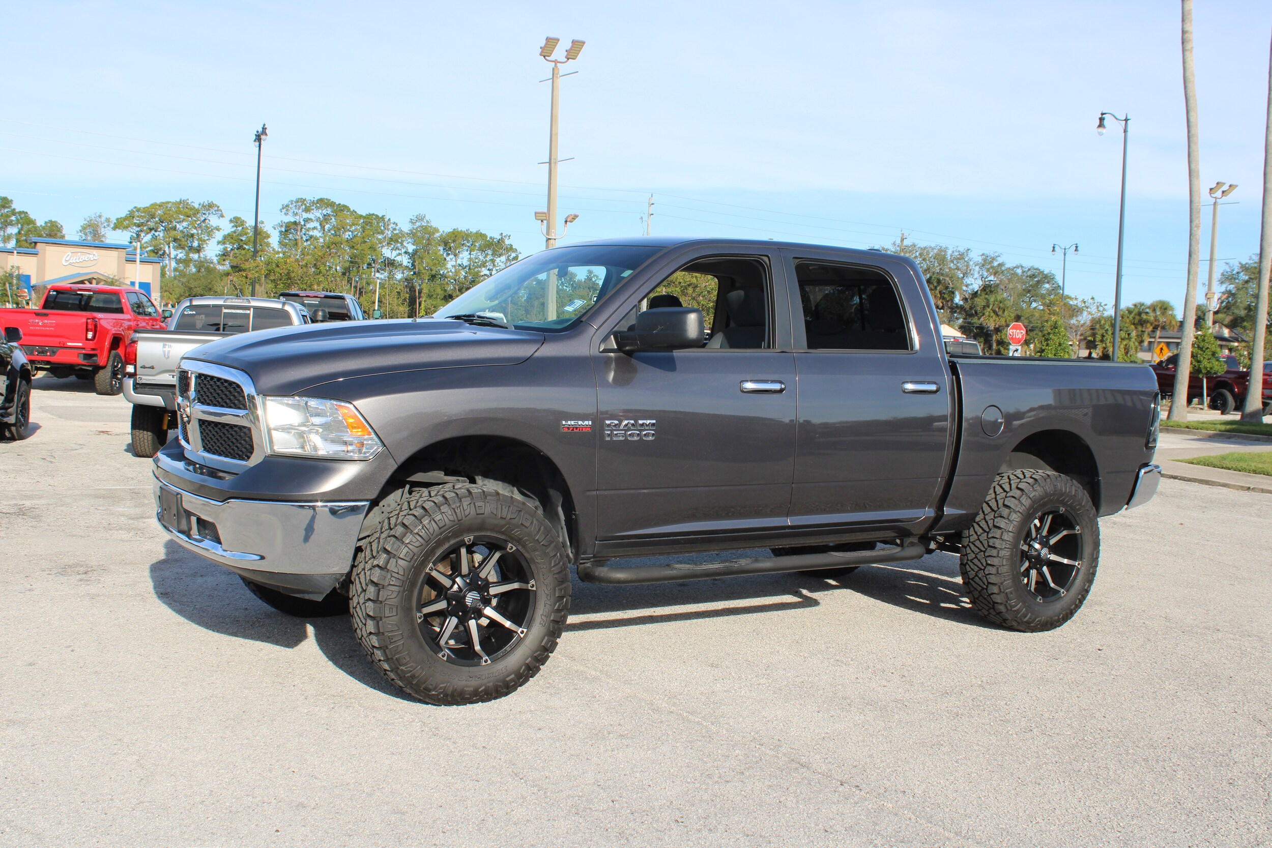 2018 Ram 1500 SLT photo 4