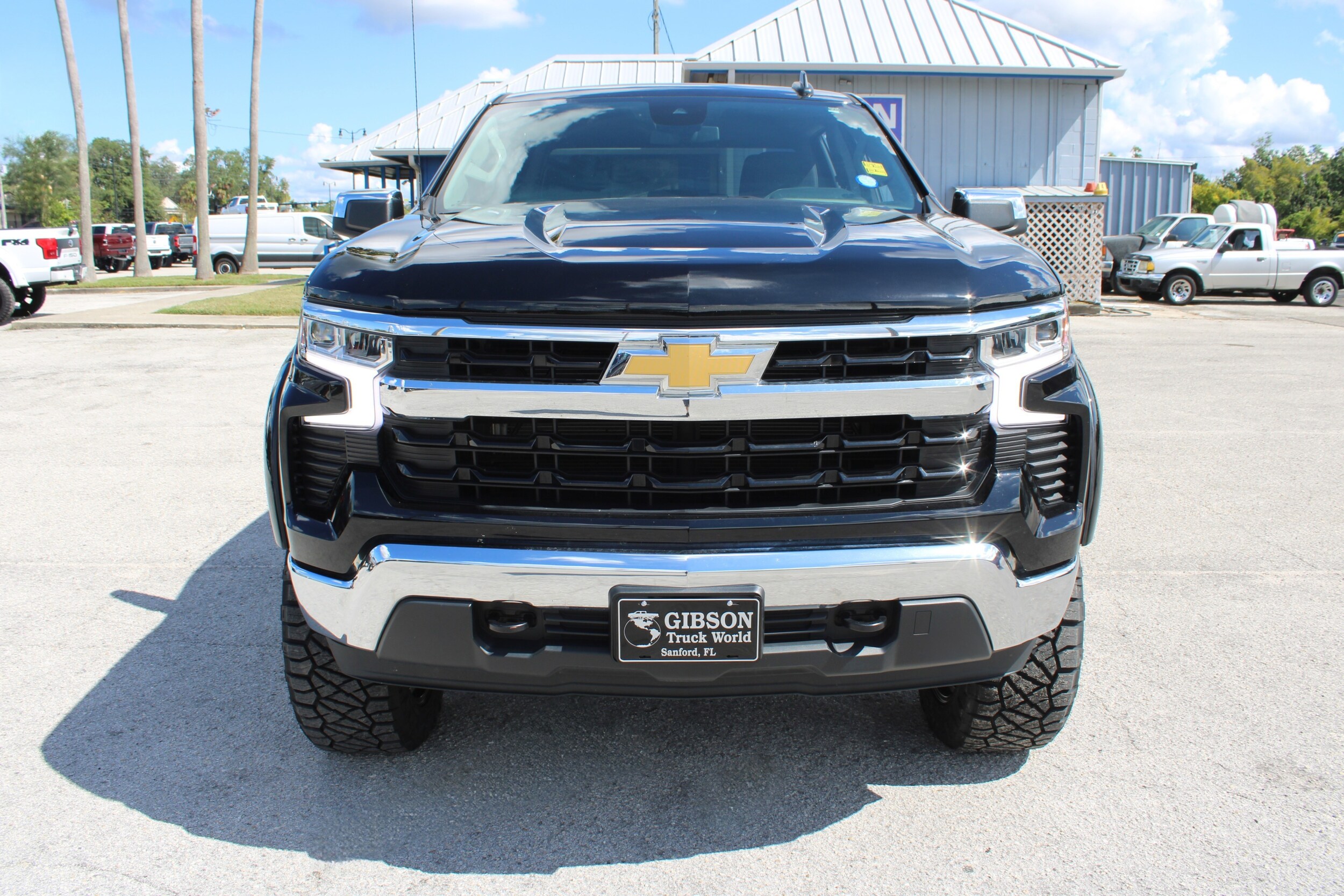 2025 Chevrolet Silverado 1500 LT photo 3