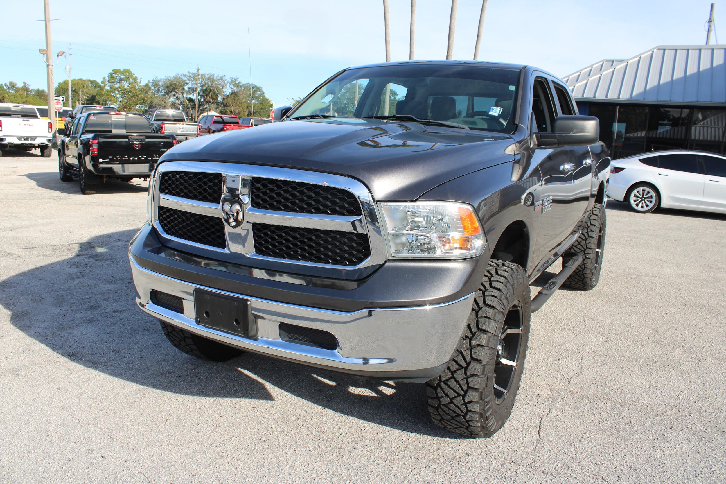 2018 Ram 1500 SLT photo 3