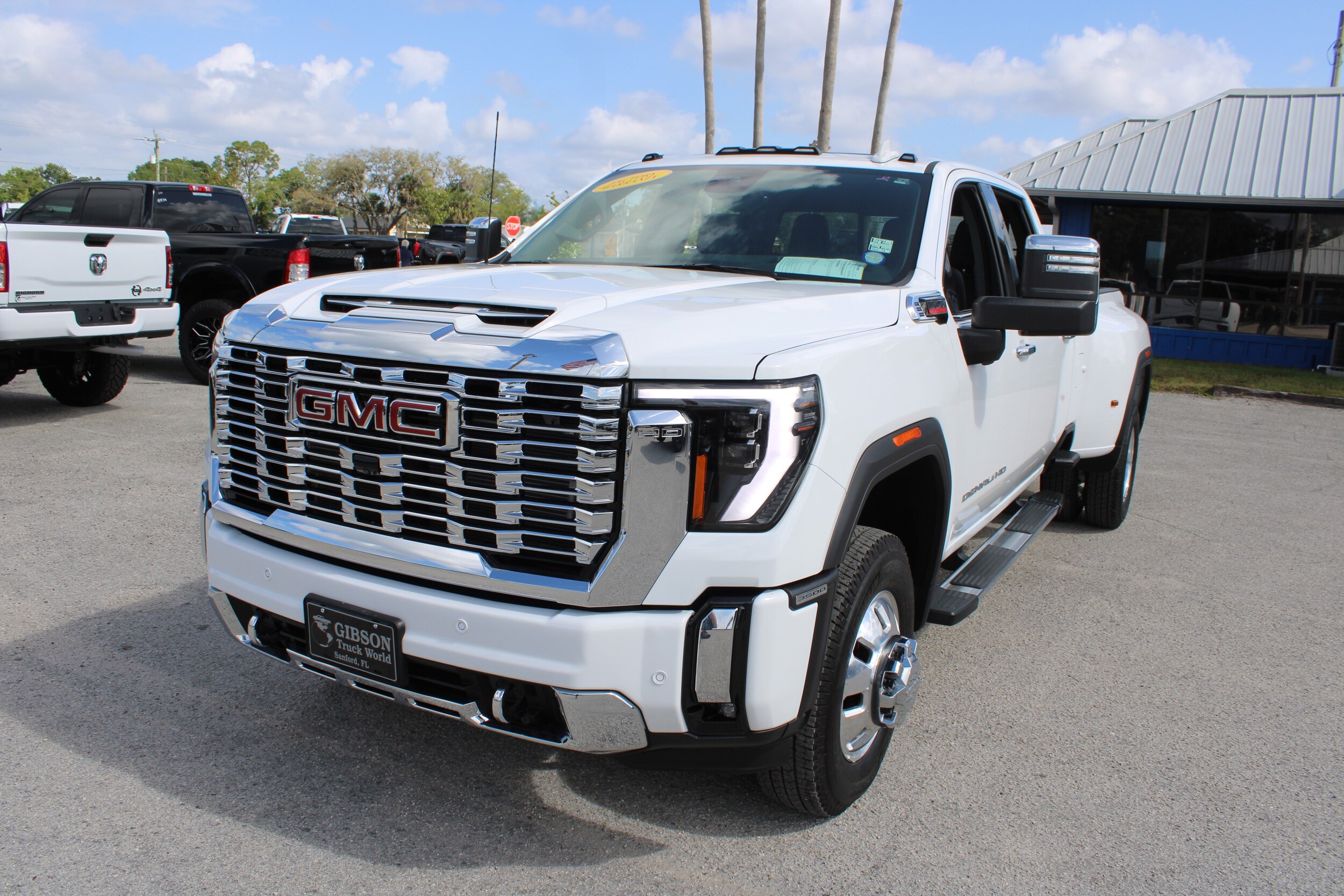 2025 Gmc Sierra HD Denali photo 3