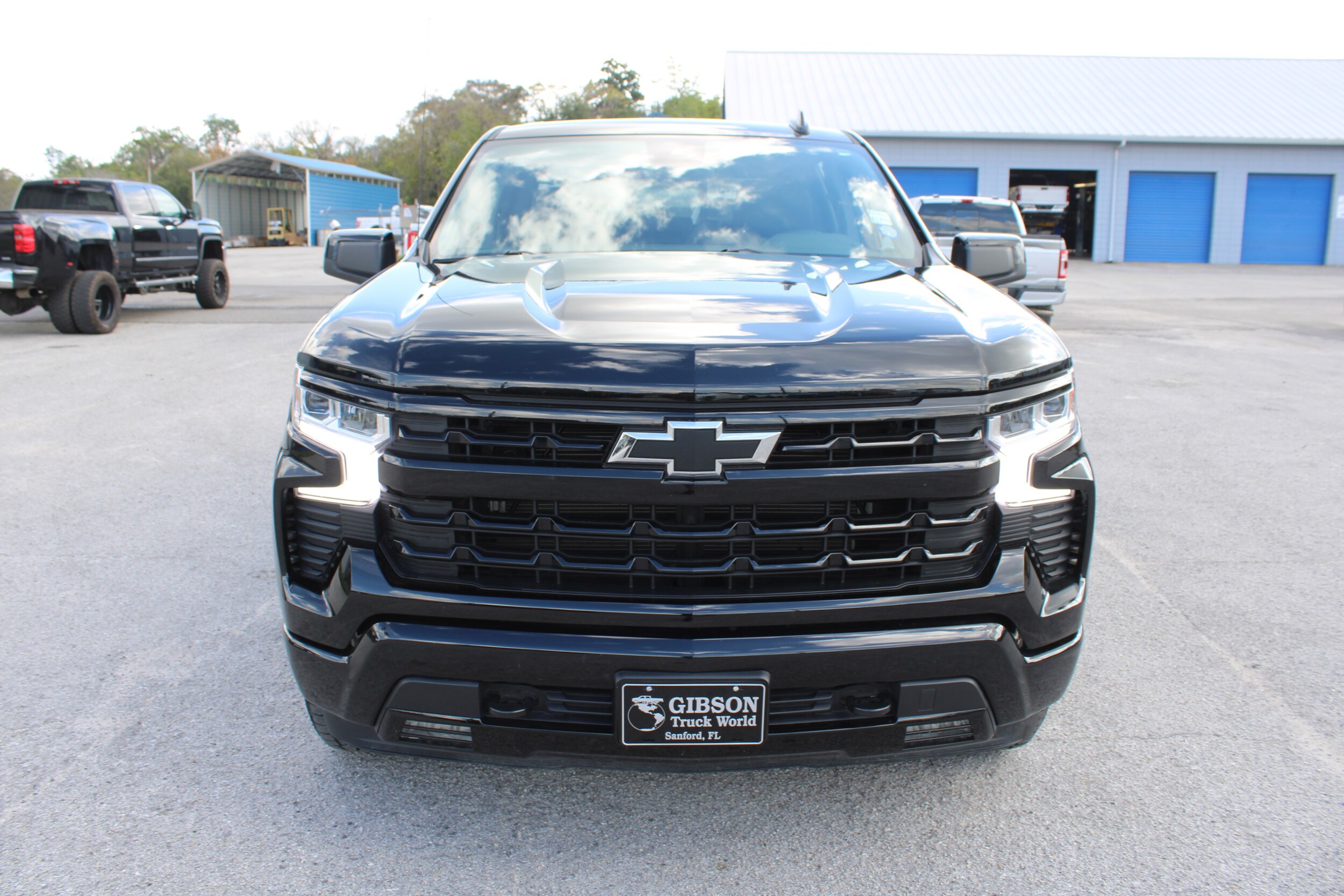 2025 Chevrolet Silverado 1500 RST photo 2