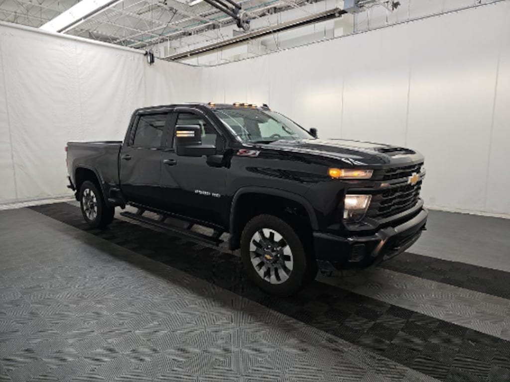 Used 2024 Chevrolet Silverado 2500HD Custom Crew Cab 4x4 Truck