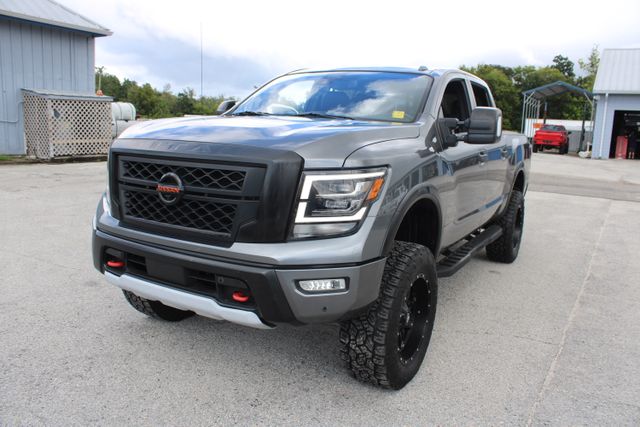 2021 Nissan Titan PRO-4X Crew Cab photo 3