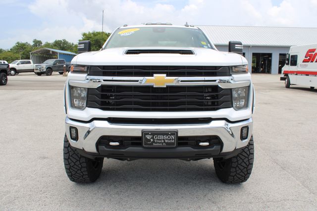 2024 Chevrolet Silverado 2500HD LT photo 2