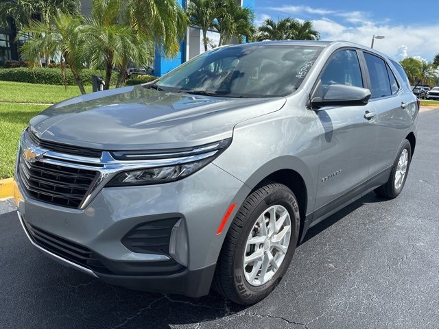 2023 Chevrolet Equinox LT photo 2