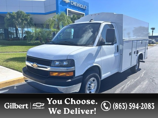 2025 Chevrolet Express Cutaway Base's photo