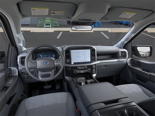 2025 Ford F-150 Lightning XLT photo 9
