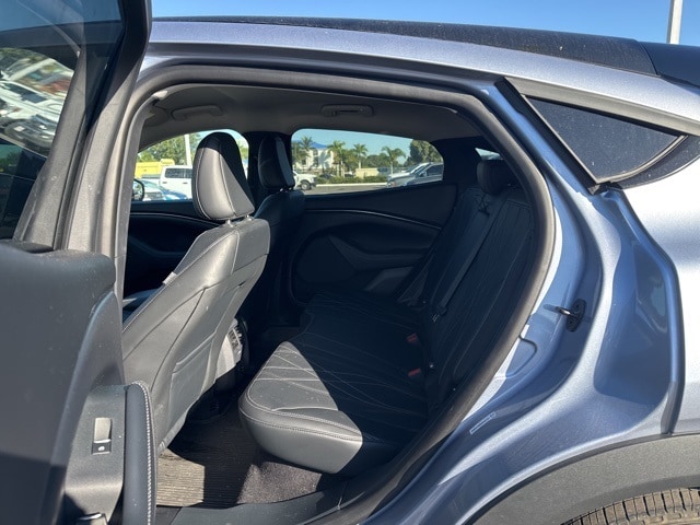 2022 Ford Mustang Mach-E Select photo 3