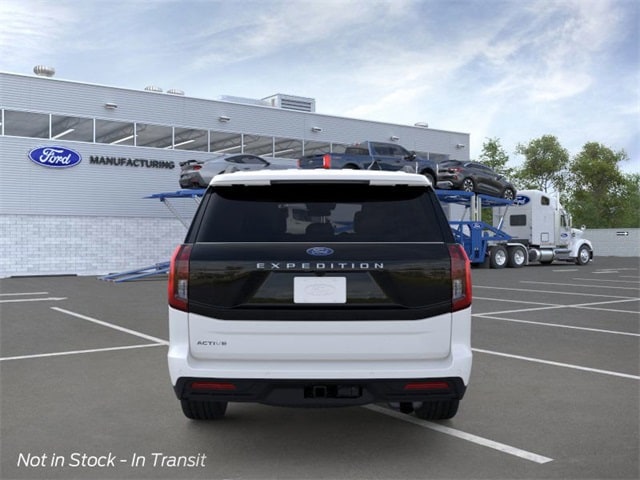 2025 Ford Expedition photo 3