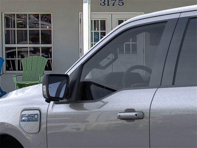 2025 Ford F-150 Lightning Flash photo 20