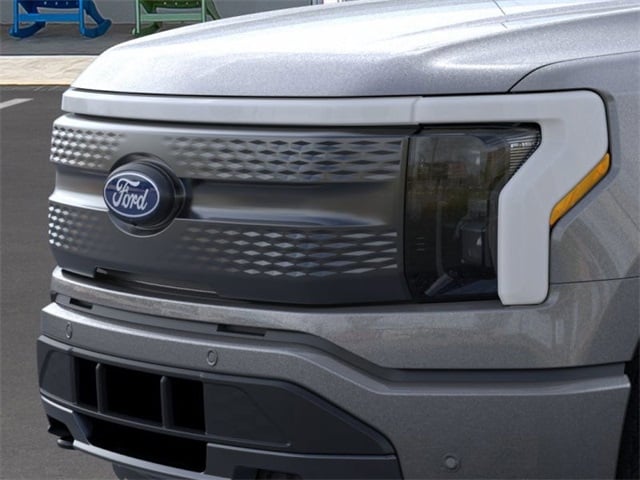 2025 Ford F-150 Lightning Flash photo 17