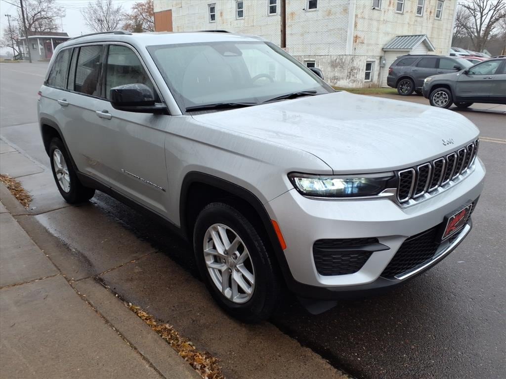 Used 2024 Jeep Grand Cherokee Laredo SUV