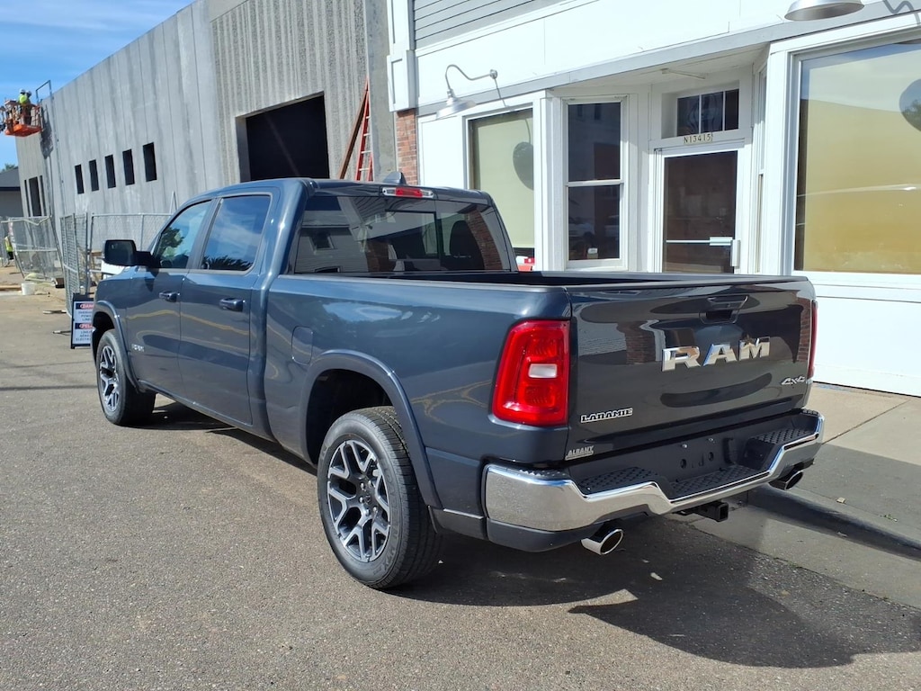 New 2026 Ram 1500 LARAMIE CREW CAB 4X4 6'4 BOX Pickup