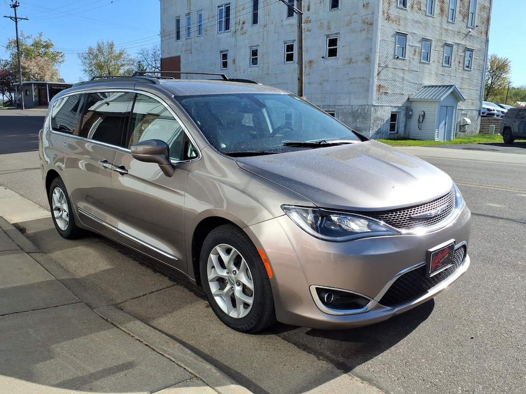Used 2017 Chrysler Pacifica Touring L Van