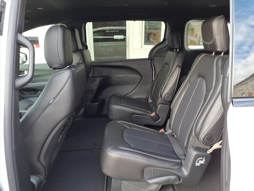 2026 Chrysler Pacifica Select - Photo 6