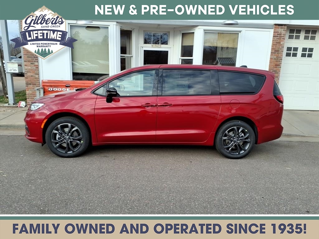 2026 Chrysler Pacifica Select's photo