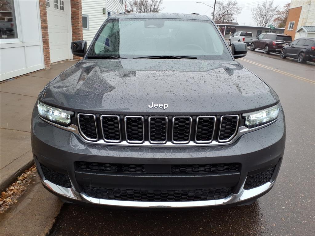 2022 Jeep Grand Cherokee Laredo photo 3