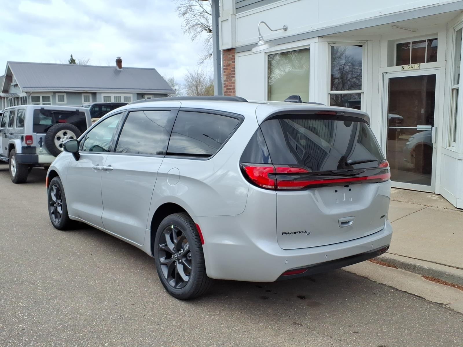 2026 Chrysler Pacifica Select - Photo 4