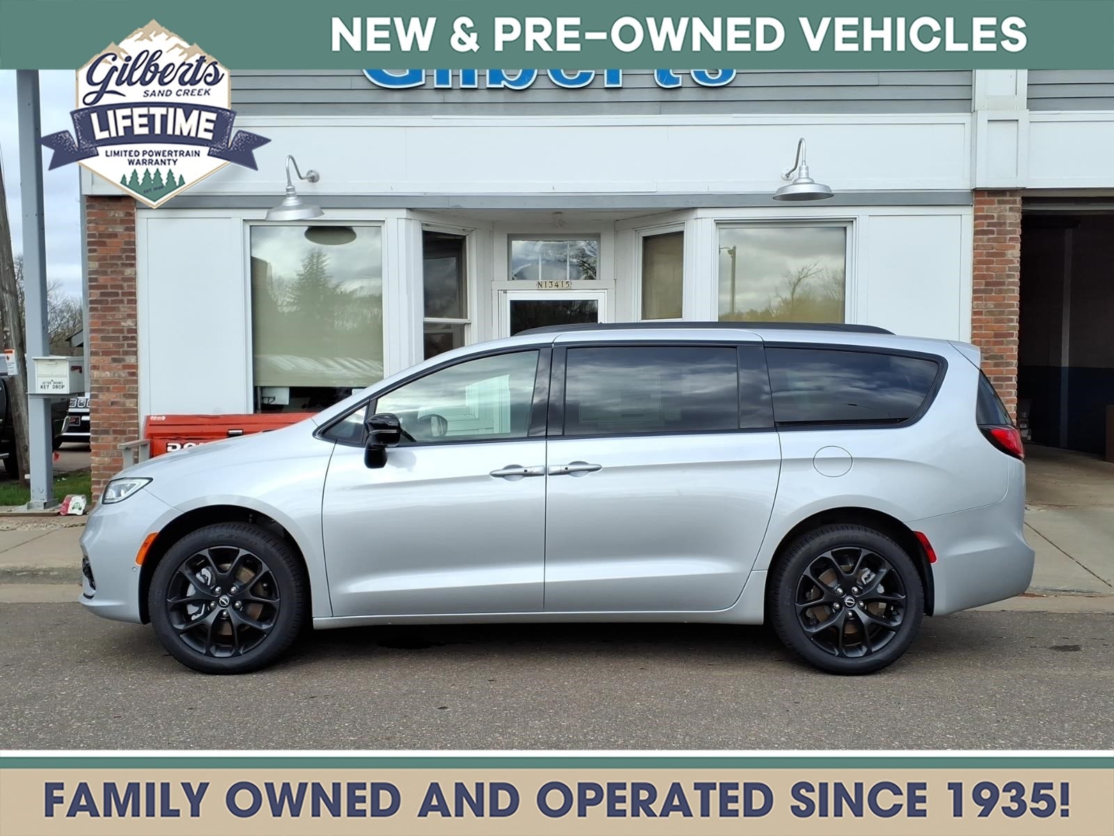 2026 Chrysler Pacifica Select AWD's photo