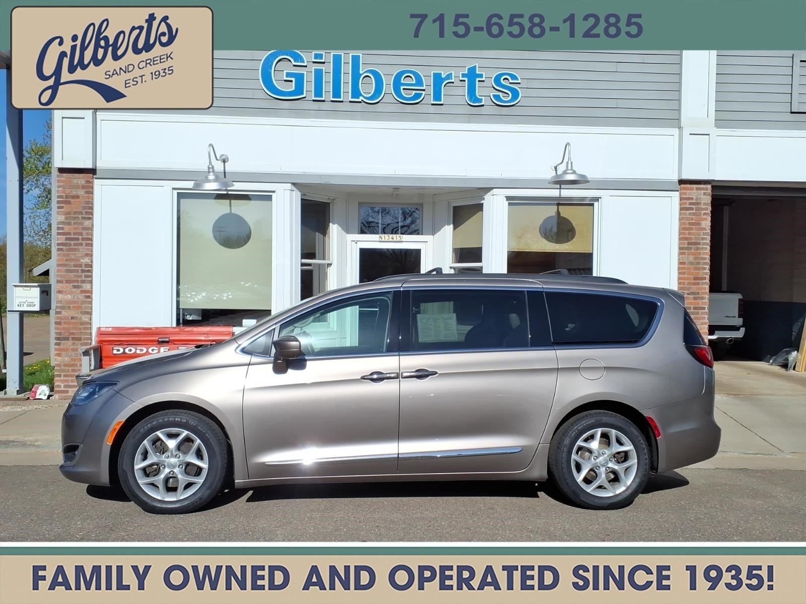 2017 Chrysler Pacifica Touring-L's photo
