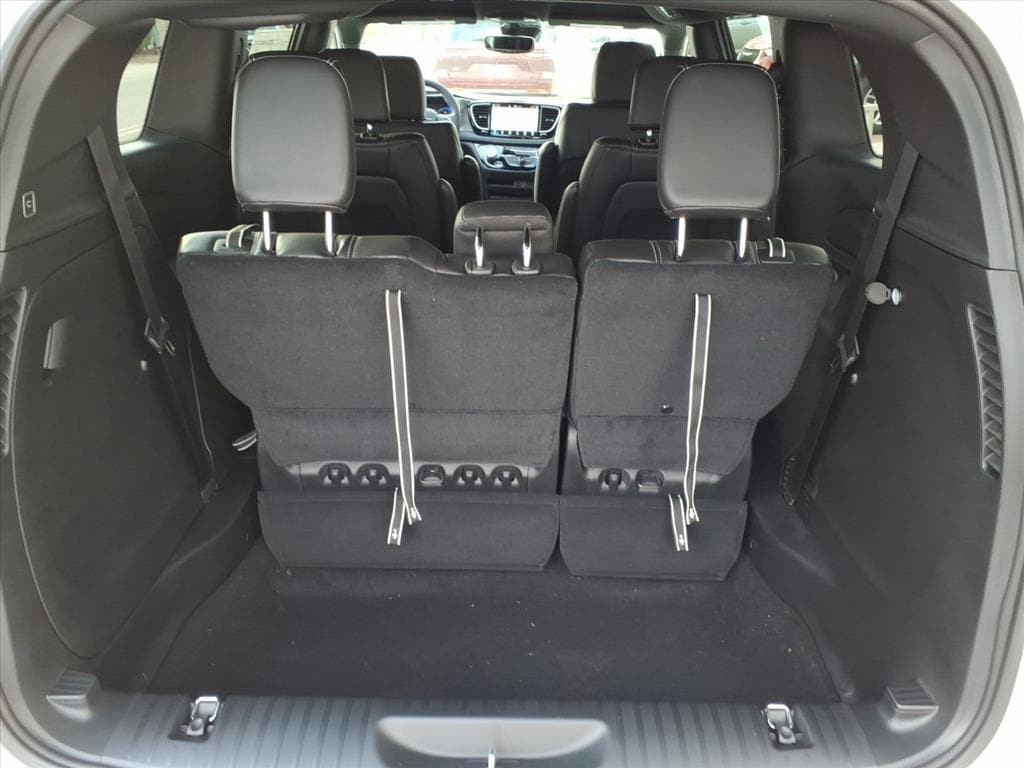 2026 Chrysler Pacifica Select - Photo 10