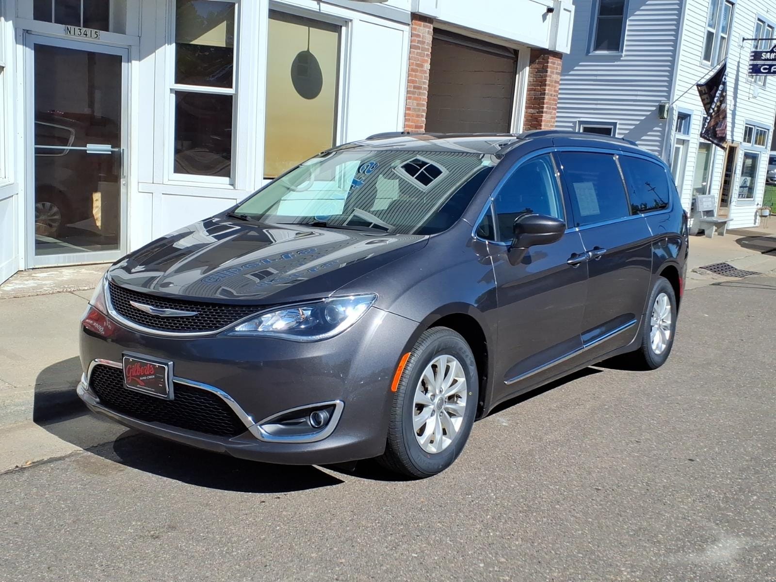 Used 2017 Chrysler Pacifica Touring-L with VIN 2C4RC1BG6HR559228 for sale in Sand Creek, WI