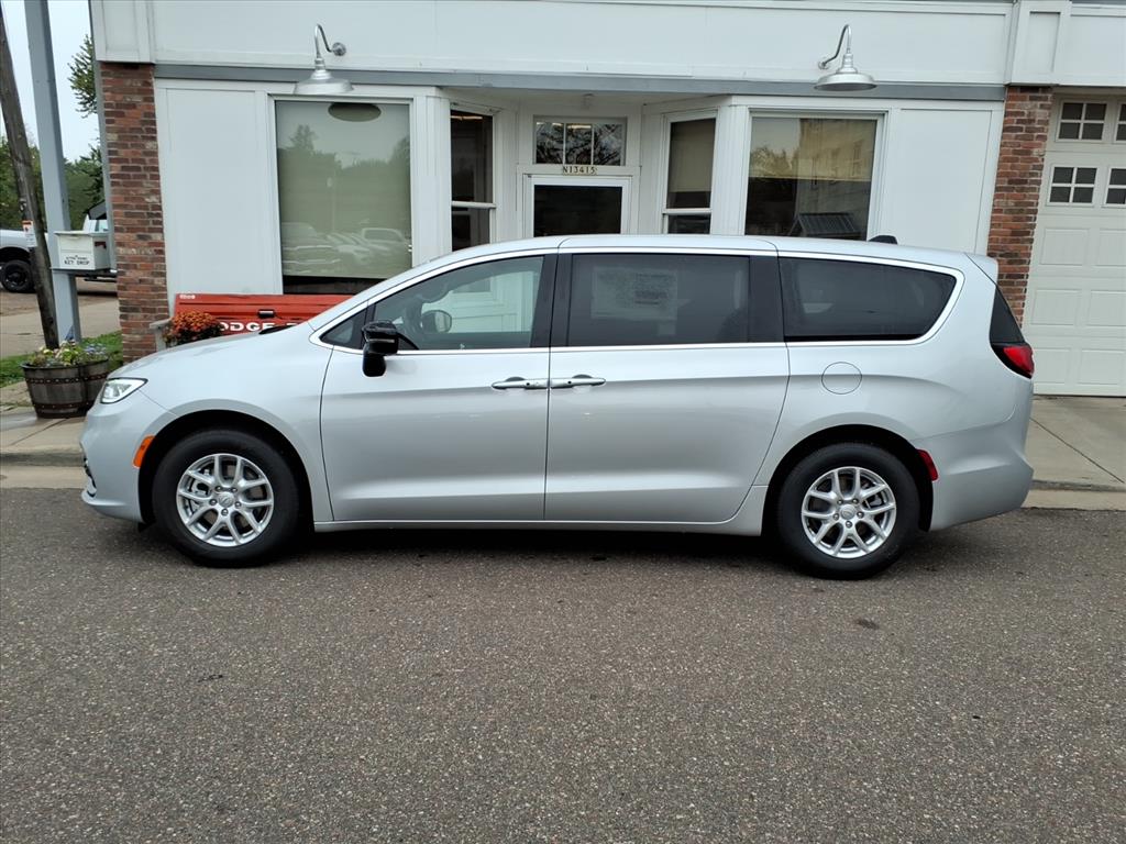 2026 Chrysler Pacifica Passenger Van 