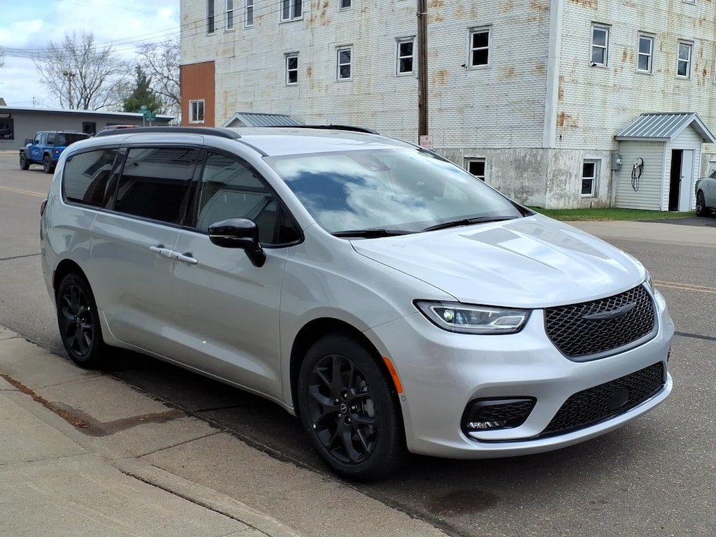 New 2026 Chrysler Pacifica SELECT AWD Passenger Van