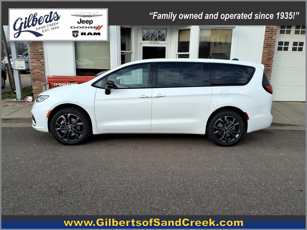 2026 Chrysler Pacifica Passenger Van 
