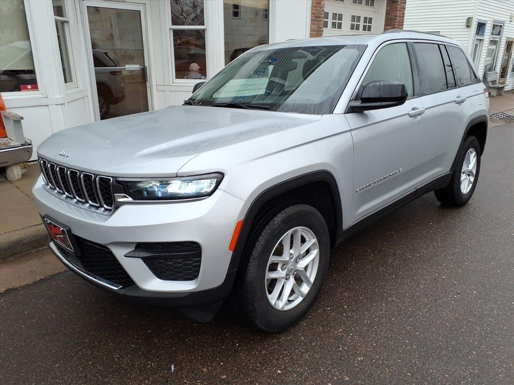 Used 2024 Jeep Grand Cherokee Laredo SUV