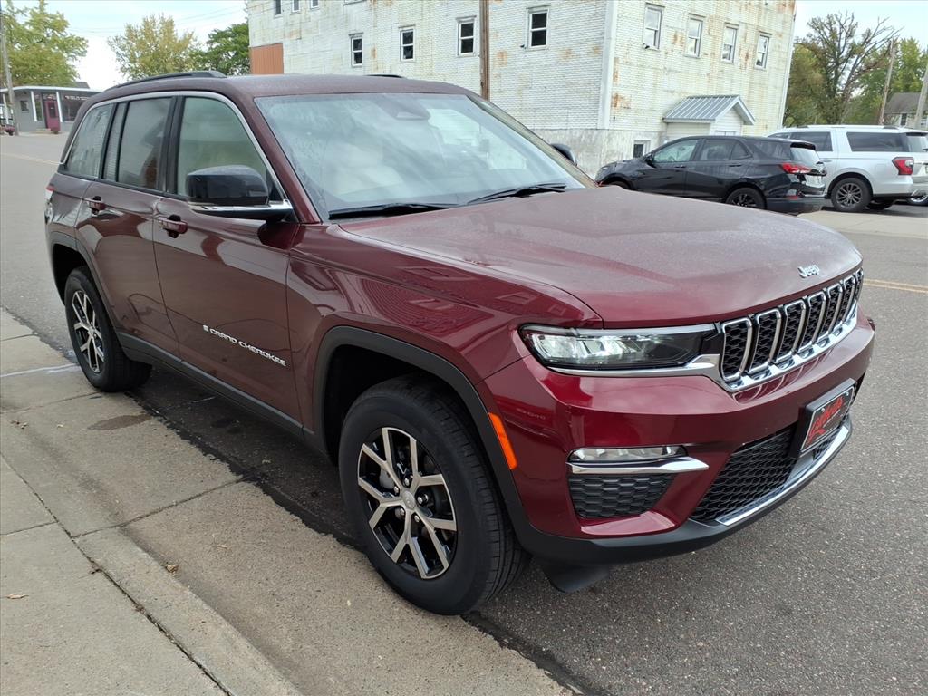 2025 Jeep Grand Cherokee Limited photo 3