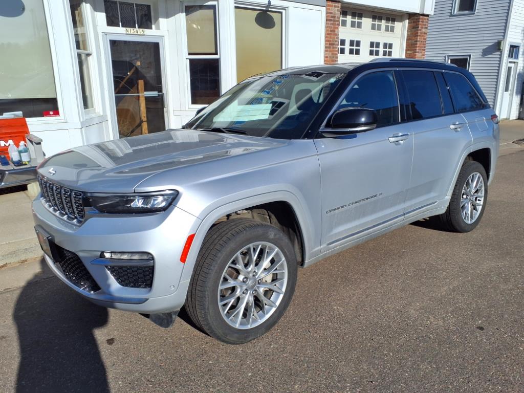 2023 Jeep Grand Cherokee Summit photo 2