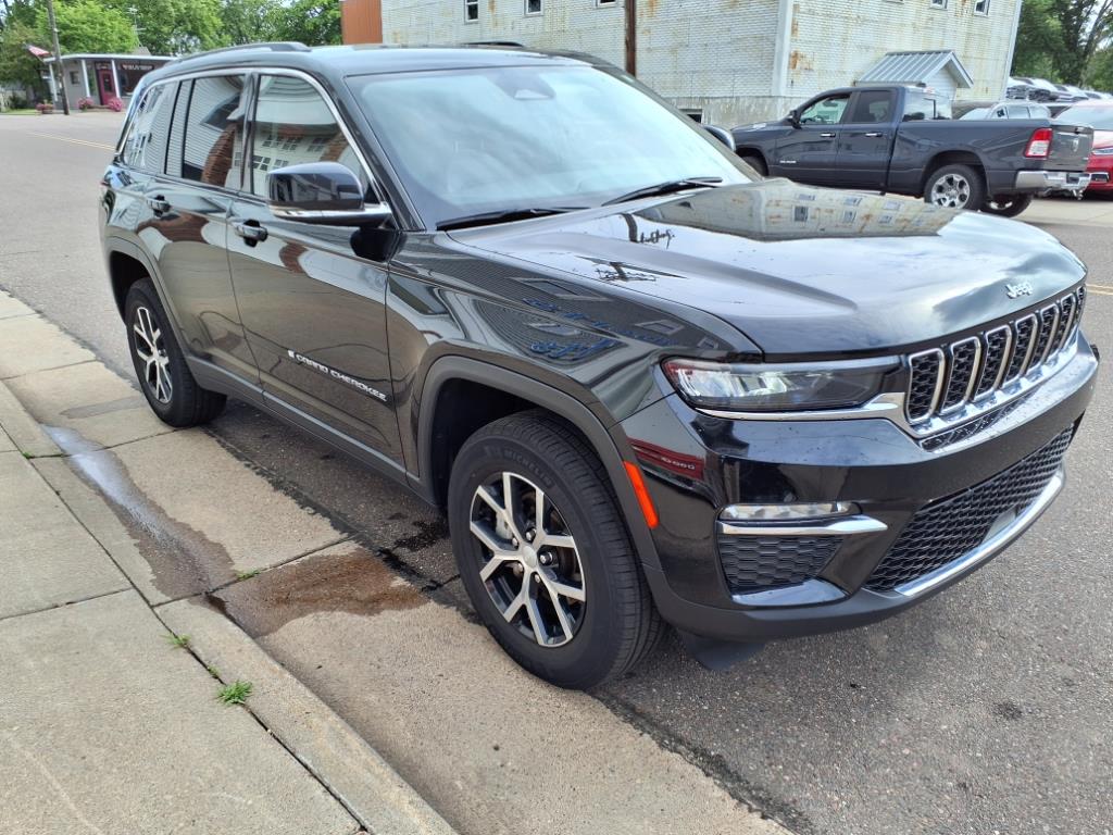 2023 Jeep Grand Cherokee Limited photo 3