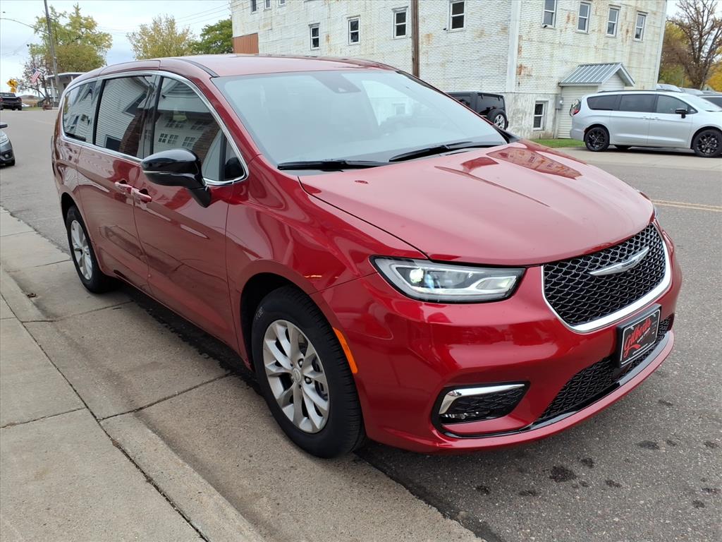 2026 Chrysler Pacifica photo 3