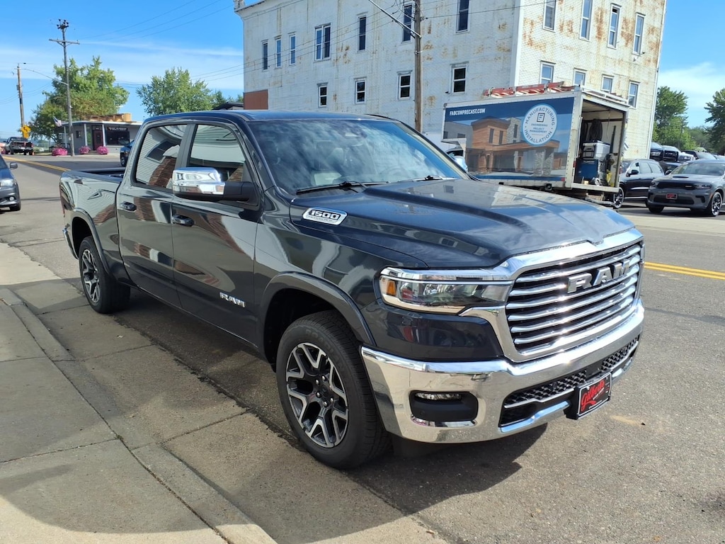 New 2026 Ram 1500 LARAMIE CREW CAB 4X4 6'4 BOX Pickup