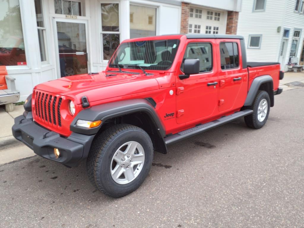 Used 2020 Jeep Gladiator Sport S with VIN 1C6HJTAG9LL131189 for sale in Sand Creek, WI