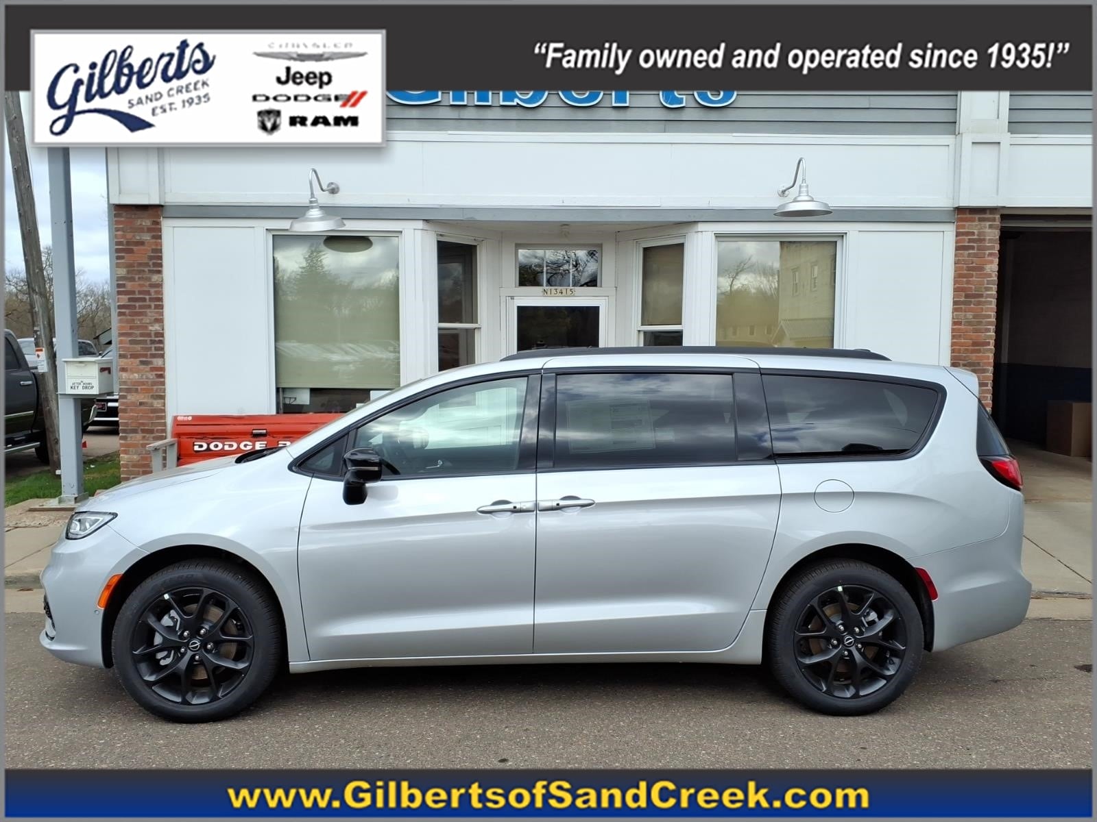 2026 Chrysler Pacifica Passenger Van 