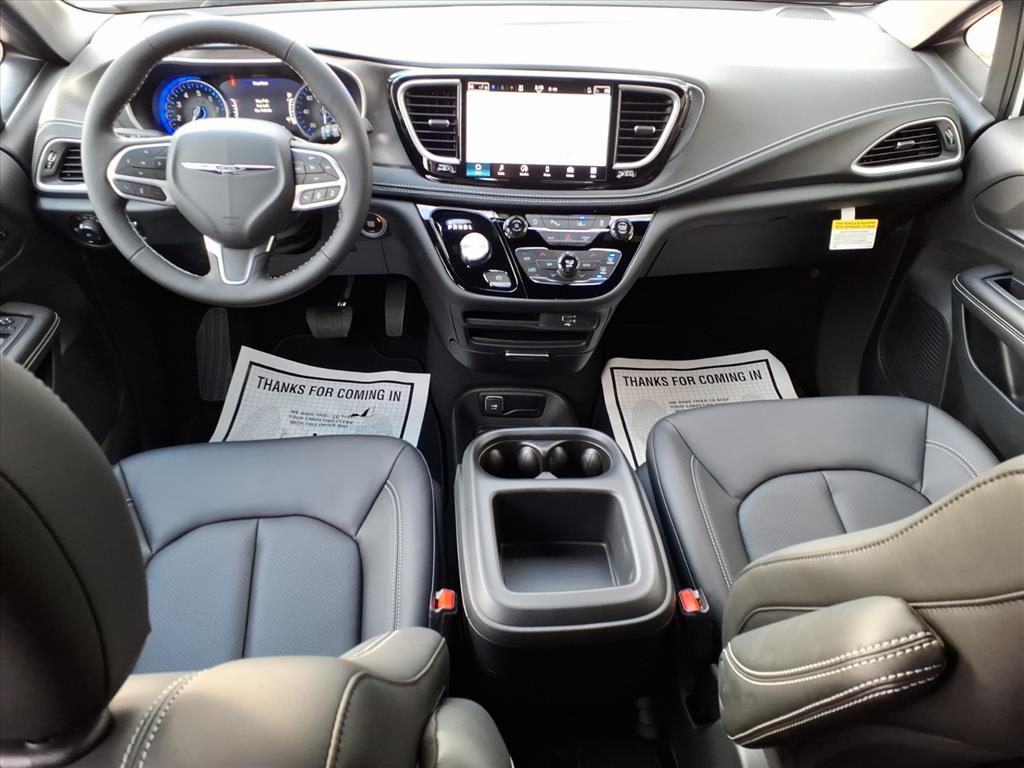 2026 Chrysler Pacifica Select - Photo 7