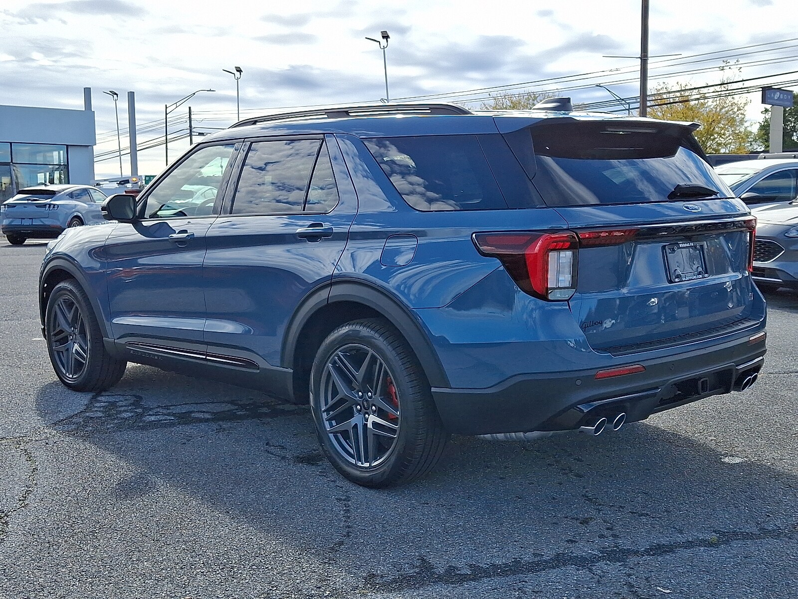 2025 Ford Explorer ST photo 3