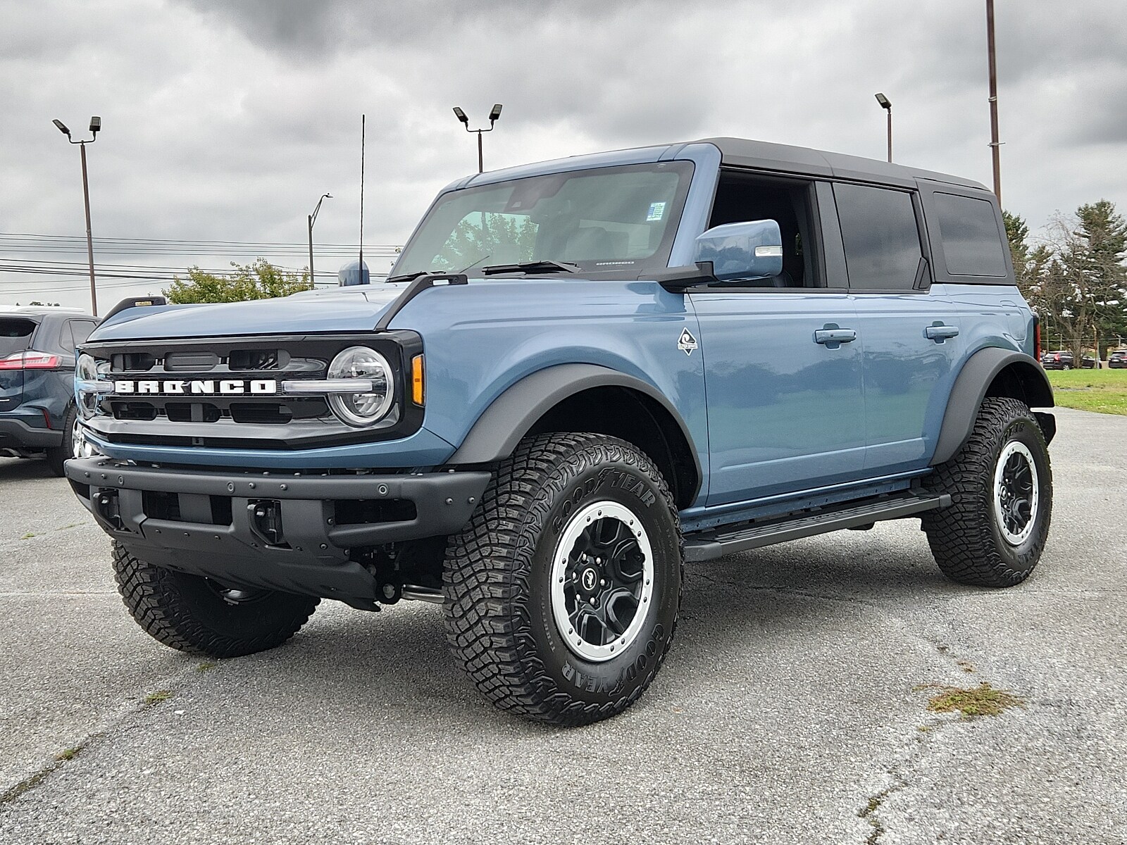 2024 Ford Bronco Outer Banks photo 2
