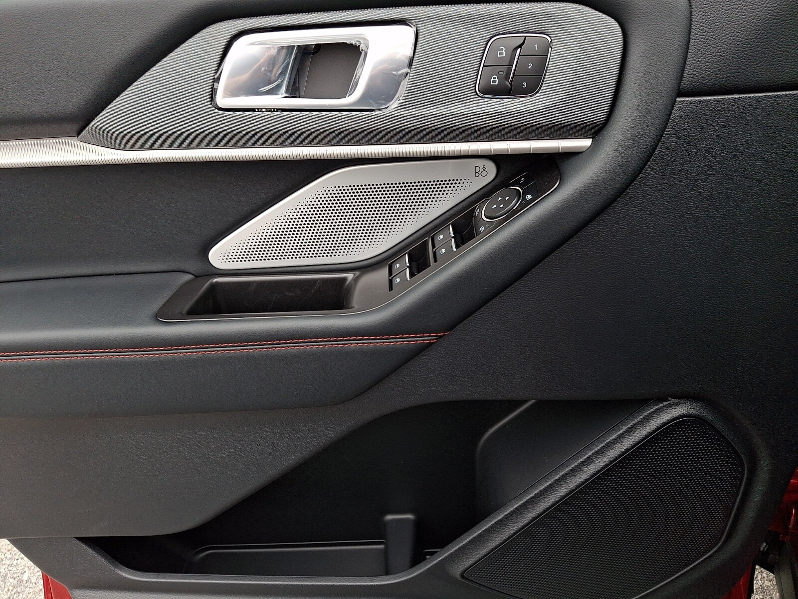 2026 Ford Explorer ST - Photo 8