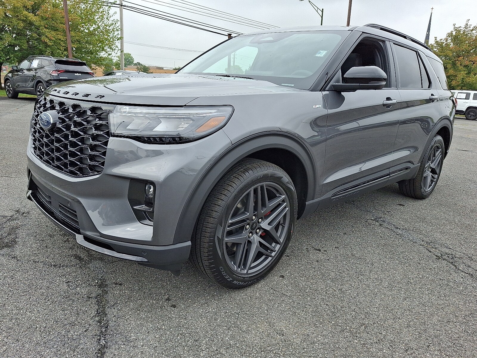 2025 Ford Explorer ST-Line photo 2