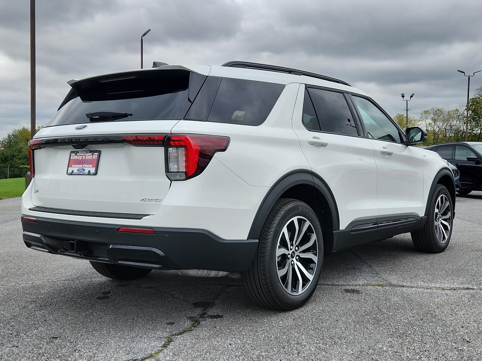 2025 Ford Explorer ST-Line photo 4