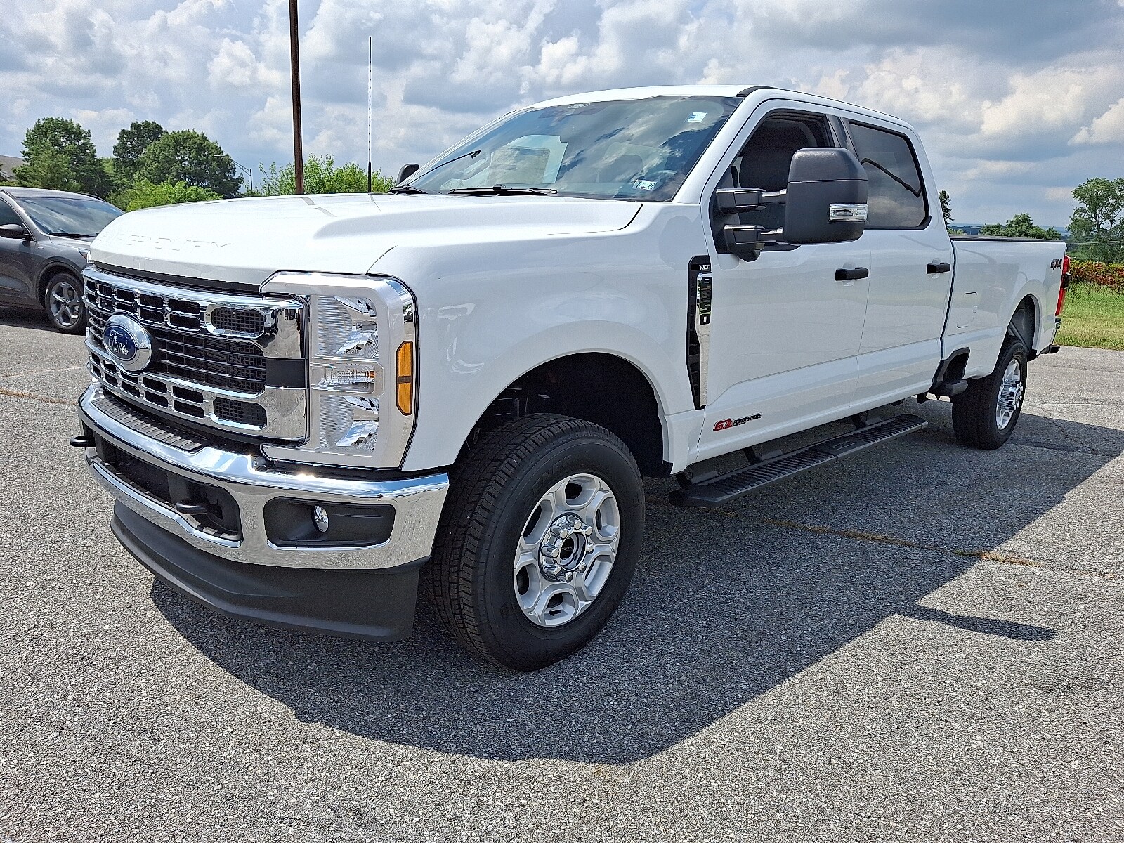 2025 Ford F-350 XLT photo 2