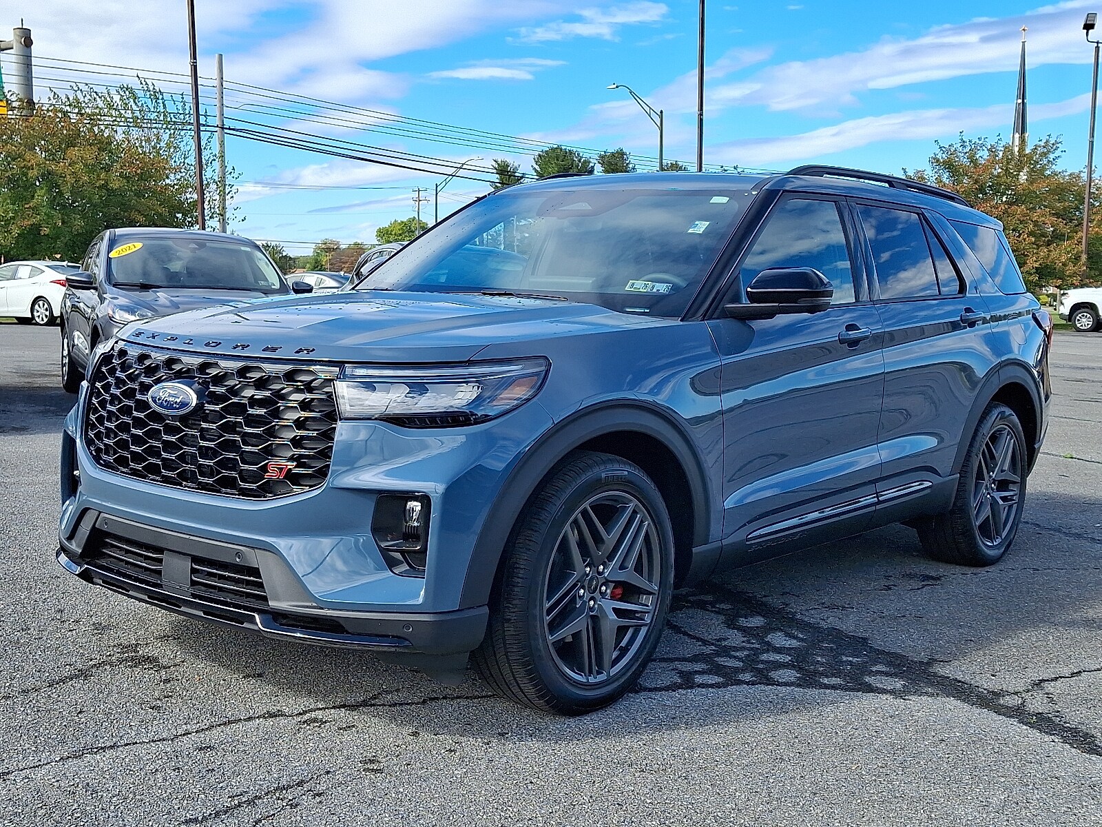 2025 Ford Explorer ST photo 2